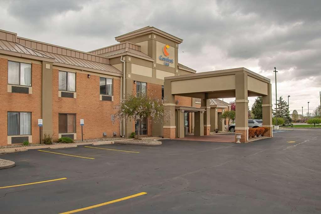 Comfort Inn Huntington Near University מראה חיצוני תמונה