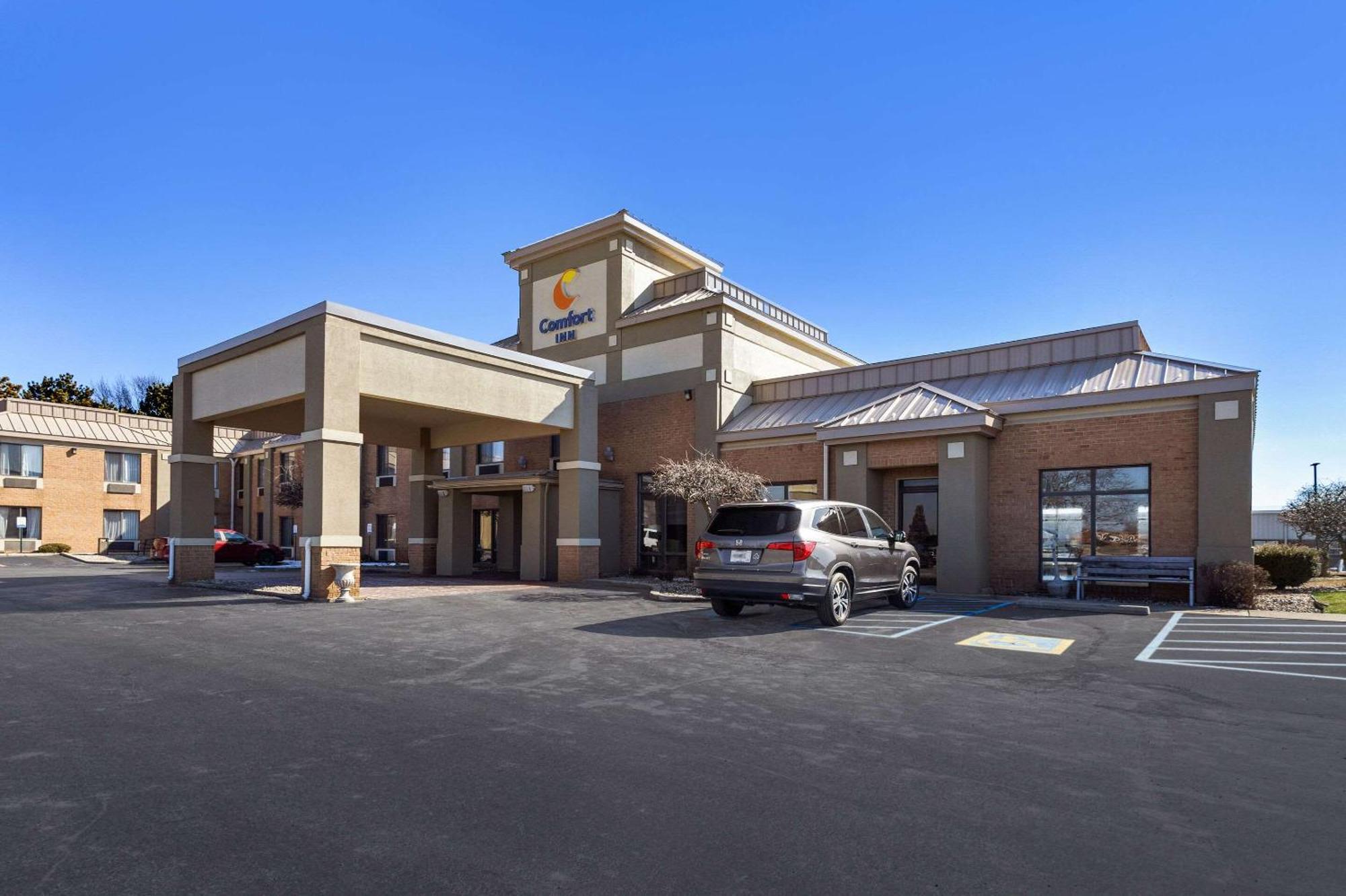 Comfort Inn Huntington Near University מראה חיצוני תמונה