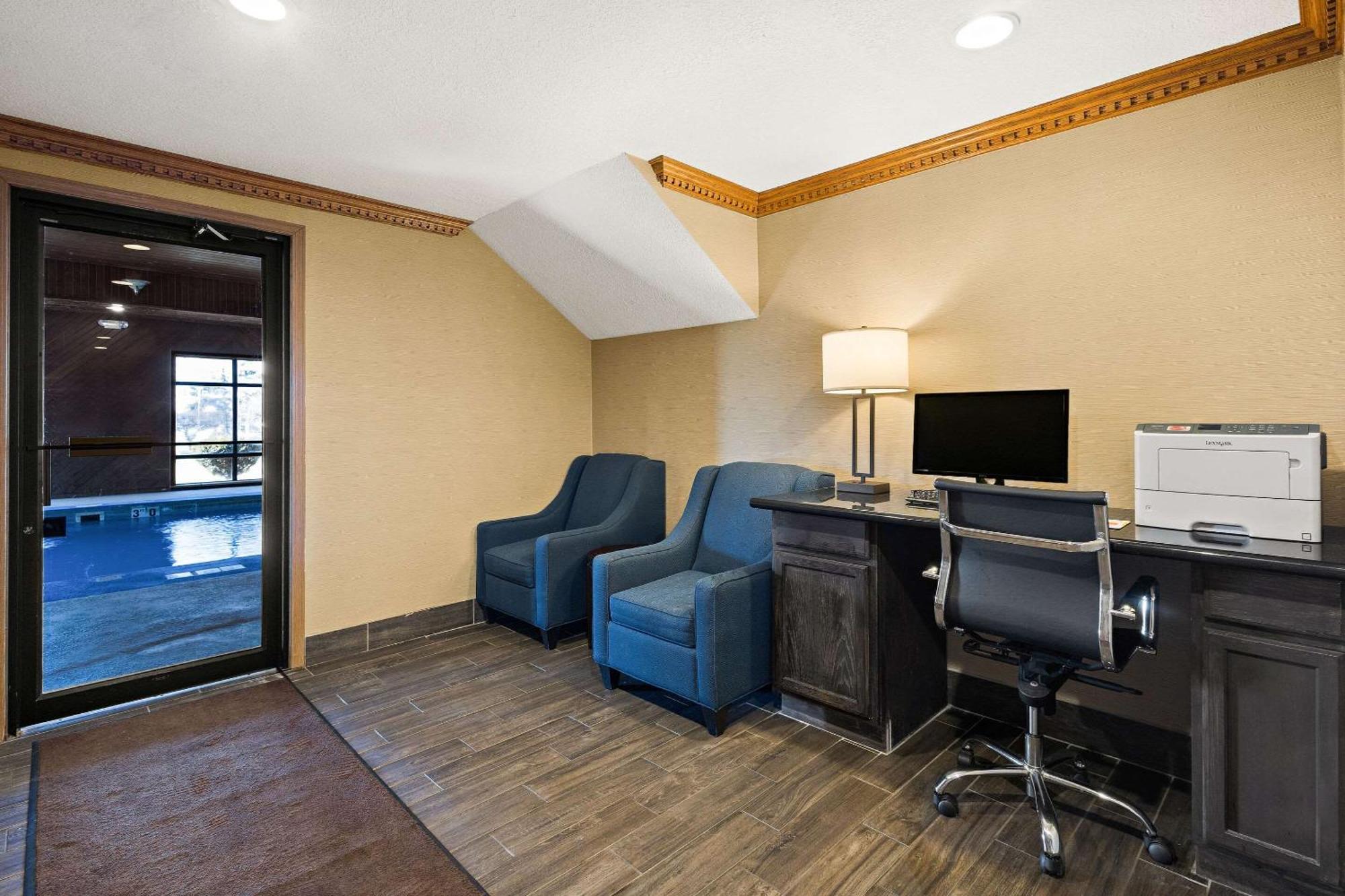 Comfort Inn Huntington Near University מראה חיצוני תמונה