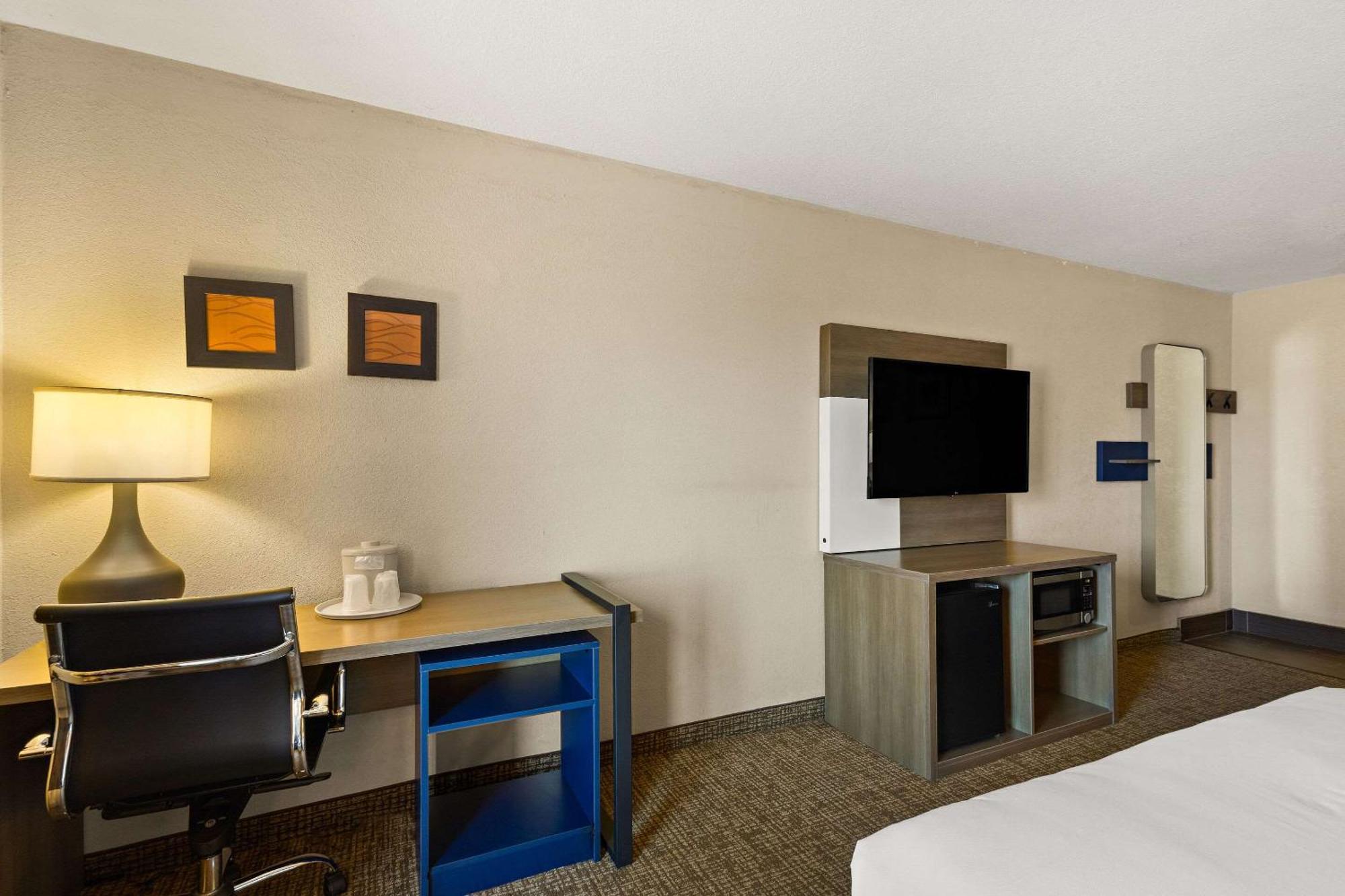 Comfort Inn Huntington Near University מראה חיצוני תמונה