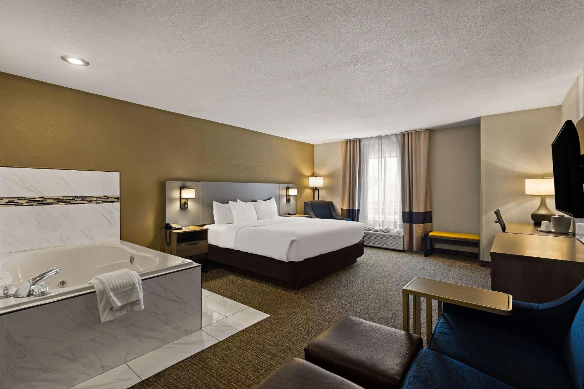 Comfort Inn Huntington Near University מראה חיצוני תמונה