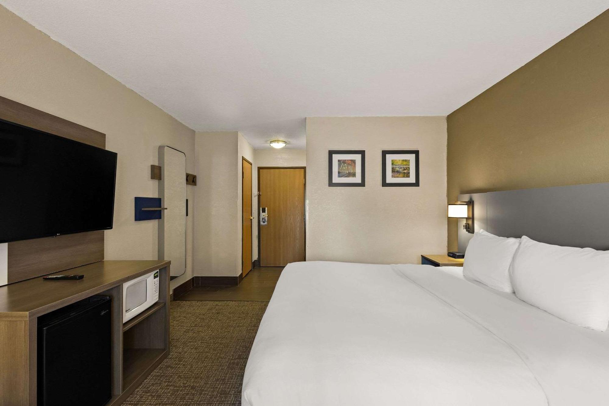 Comfort Inn Huntington Near University מראה חיצוני תמונה