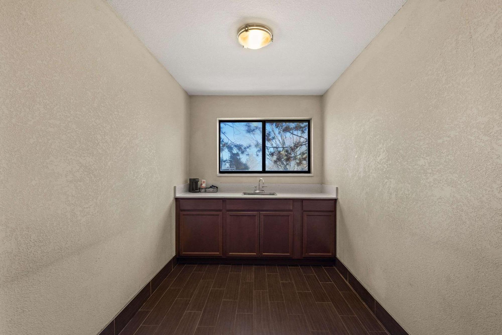 Comfort Inn Huntington Near University מראה חיצוני תמונה